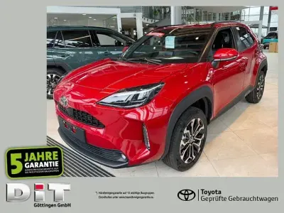 Neu Toyota Yaris Cross 131 PS (96 kW) 2026 Rot SUV