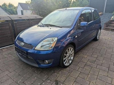 Blau Gebraucht 2005 Ford Fiesta ST Limousine | 2.900 € (Fairer Preis)
