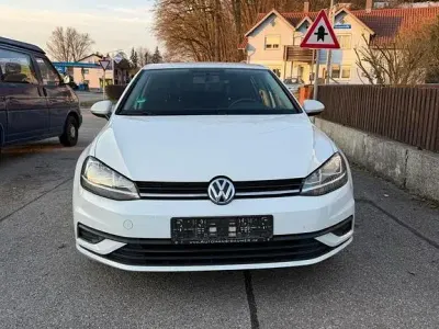 Gebraucht VW Golf VII Trendline 116 PS (85 kW) 2017 Weiß Limousine