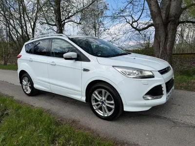 Usado Ford Kuga Titanium 179 HP (131 kW) 2015 Branco SUV