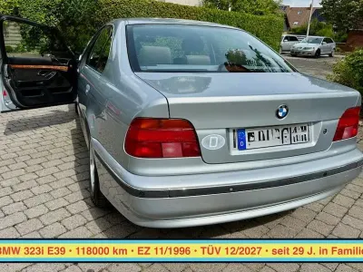 Gebraucht BMW 523 170 PS (125 kW) 1996 Silber Limousine