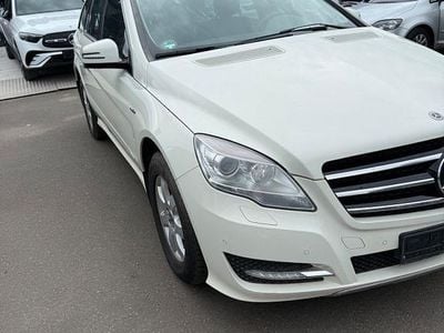 Mercedes R300