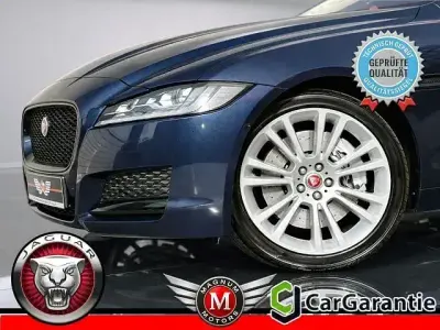 Begagnad Jaguar XF Prestige 300 HK (220 kW) 2018 Blå Sedan