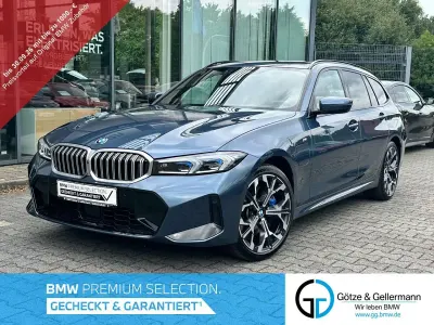 Gebraucht BMW 330e M Sport 292 PS (214 kW) 2025 Arctic race blue Kombi