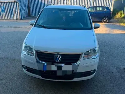 Gebraucht VW Touran 135 PS (99 kW) 2010 Weiß Van / Kleinbus
