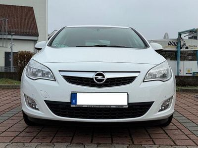 Usata Opel Astra 140 CV (102 kW) 2012 Bianco Berlina