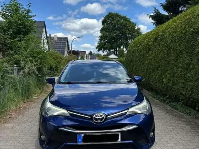 Gebraucht Toyota Avensis Executive 143 PS (105 kW) 2016 Blau Kombi
