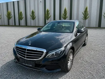 Gebraucht Mercedes C180 156 PS (114 kW) 2015 Schwarz Limousine