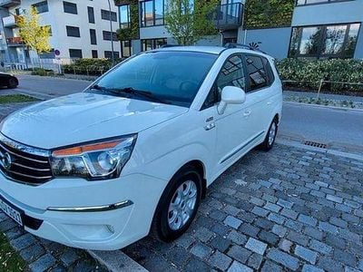 Gebraucht Ssangyong (KGM) Rodius Sapphire 178 PS (130 kW) 2017 Weiß Van / Kleinbus