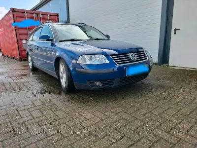 Gebraucht VW Passat 131 PS (96 kW) 2001 Blau Kombi