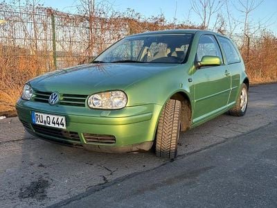 Grün Gebraucht 1998 VW Golf Limousine | 1.300 € (Fairer Preis)
