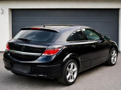 Usata Opel Astra GTC 150 CV (110 kW) 2005 Nero Coupé