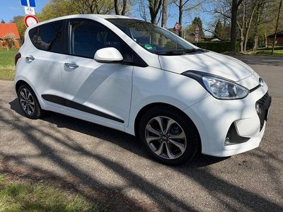 Gebraucht Hyundai i10 Premium 87 PS (63 kW) 2017 Weiß Kleinwagen