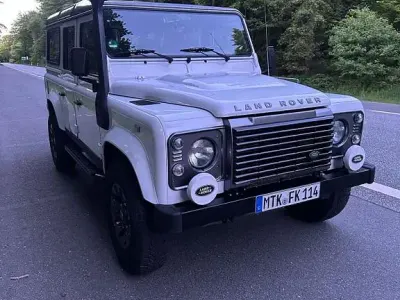 Gebraucht Land Rover Defender SE 122 PS (89 kW) 2014 Weiß Kombi