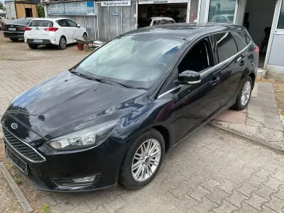 Gebraucht Ford Focus Cool & Connect 125 PS (91 kW) 2018 Schwarz Limousine