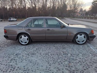 Gebraucht Mercedes E500 326 PS (239 kW) 1992 Gold Limousine