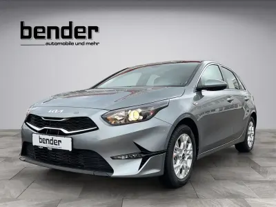 Używany Kia Ceed 99 KM (72 kW) 2025 Srebrny Hatchback