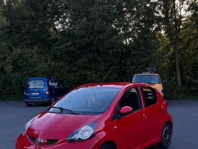Gebraucht Toyota Aygo 68 PS (50 kW) 2006 Rot Kleinwagen