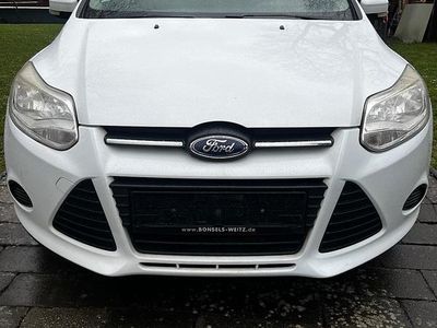 Gebraucht Ford Focus Trend 95 PS (69 kW) 2012 Weiß Kombi