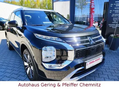 Neu Mitsubishi Outlander P-HEV Top 306 PS (225 kW) 2026 Schwarz SUV