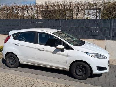 Begagnad Ford Fiesta Trend 80 HK (58 kW) 2016 Vit Halvkombi