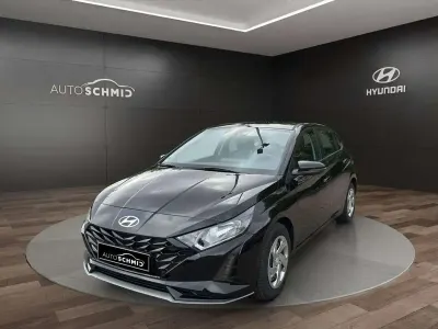 Gebraucht Hyundai i20 Select 101 PS (74 kW) 2025 Phantom black / met Limousine