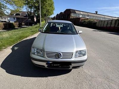 Second-hand VW Bora 116 CP (85 kW) 2000 Argintiu Berlinǎ