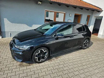 Gebraucht VW Golf VIII R-line 150 PS (110 kW) 2025 Schwarz Limousine