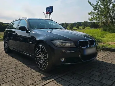 Gebraucht BMW 318 143 PS (105 kW) 2011 Schwarz Kombi
