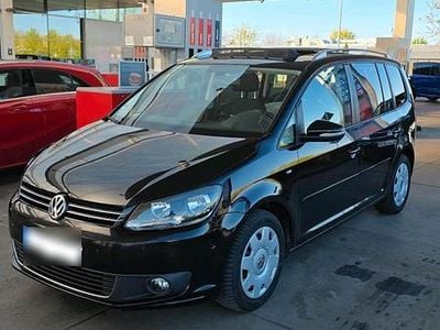 Second-hand VW Touran Edition 140 CP (102 kW) 2015 Negru Monovolum