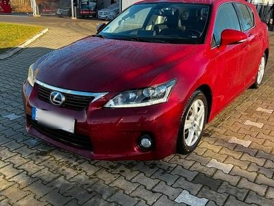Rot Gebraucht 2012 Lexus CT200h Kleinwagen | 12.900 €