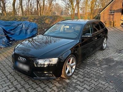 Silber Gebraucht 2015 Audi A4 Kombi | 9.900 € (Guter Preis)