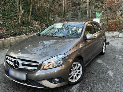 Braun Gebraucht 2013 Mercedes A180 Limousine | 9.000 € (Fairer Preis)