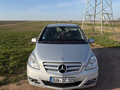 Gebraucht Mercedes B180 109 PS (80 kW) 2010 Silber Van / Kleinbus