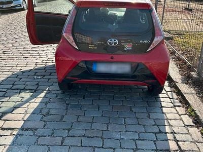 Gebraucht Toyota Aygo 69 PS (50 kW) 2015 Rot Kleinwagen
