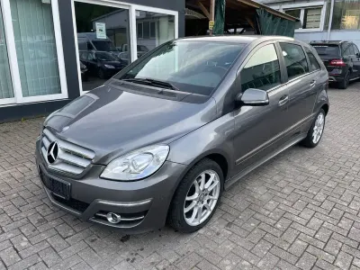 Gebraucht Mercedes B180 Avantgarde 116 PS (85 kW) 2010 Grau Van / Kleinbus
