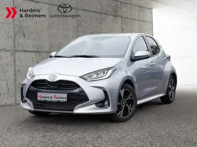 Neu Toyota Yaris 2025 Silber Kleinwagen