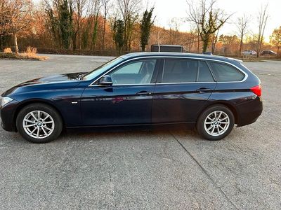 Blau Gebraucht 2012 BMW 320 Luxury Line Kombi | 10.199 € (Etwas zu teuer)