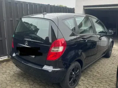 Używany Mercedes A180 116 KM (85 kW) 2010 Czarny Minivan