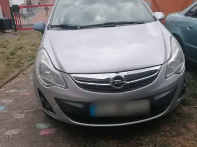 Gebraucht Opel Corsa 87 PS (63 kW) 2011 Silber Kleinwagen