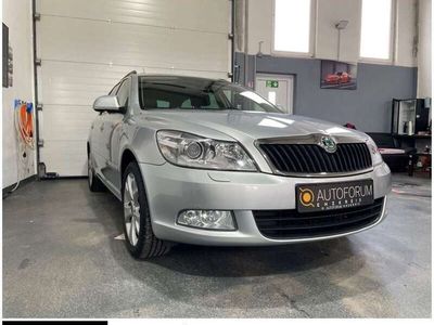 gebraucht Skoda Octavia Combi 1.6 TDI DSG *XENON*AHK*SHZ*