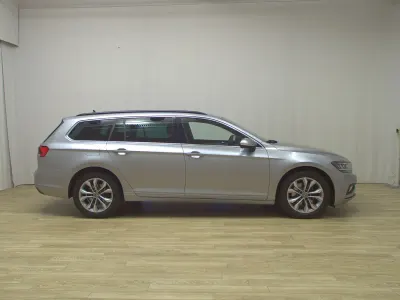 Second-hand VW Passat Pro 150 CP (110 kW) 2022 Argintiu Break