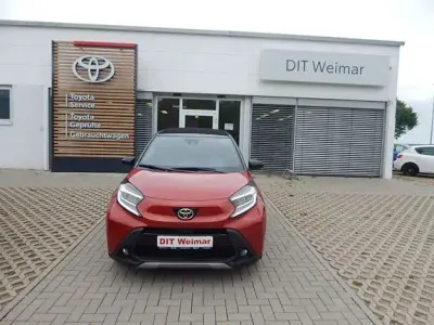 Gebraucht Toyota Aygo X X-plore 72 PS (52 kW) 2022 Chili red perleffekt/ night sky black SUV
