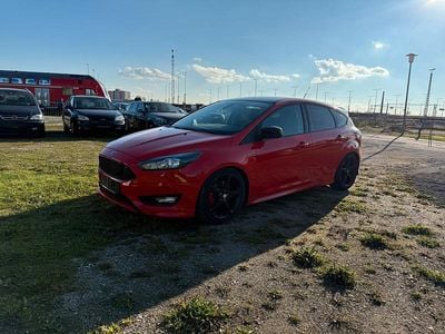 Używany Ford Focus ST-Line 150 KM (110 kW) 2009 Czerwony Sedan/Limuzyna
