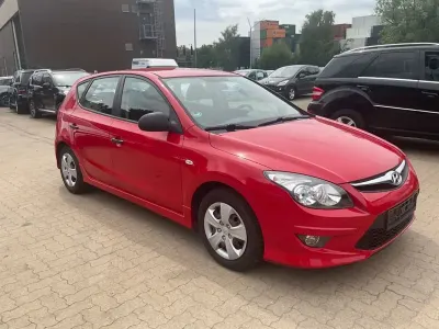 Gebraucht Hyundai i30 Classic 109 PS (80 kW) 2011 Shine red Limousine
