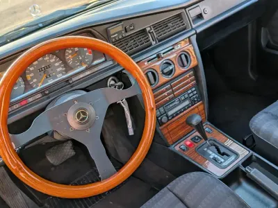 Używany Mercedes 190 136 KM (100 kW) 1990 Sedan/Limuzyna