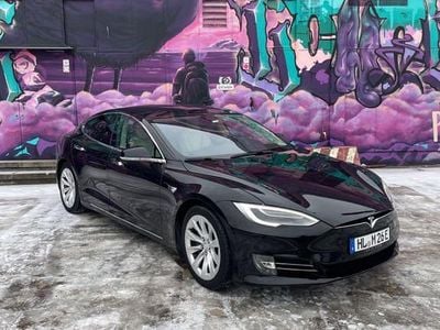 Schwarz Gebraucht 2018 Tesla Model S Kleinwagen | 25.500 € (Guter Preis)