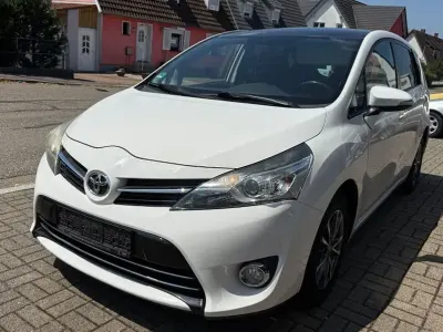 Gebraucht Toyota Verso Skyview Edition 111 PS (81 kW) 2014 Weiß Van / Kleinbus