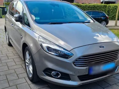 Gebraucht Ford S-MAX Titanium 180 PS (132 kW) 2018 Grau Van / Kleinbus