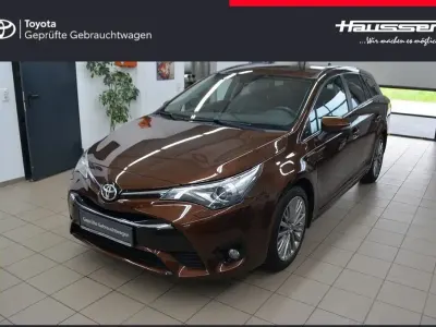 Gebraucht Toyota Avensis Executive 147 PS (108 kW) 2016 Havannabraun mica metallic Kombi